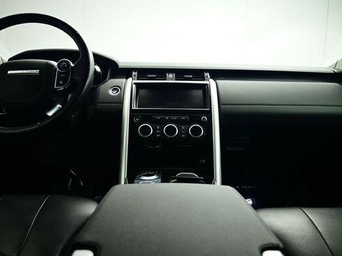 Used 2017 Land Rover Discovery HSE image 6