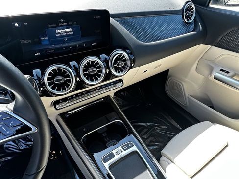 Certified 2025 Mercedes-Benz GLA 250 image 30