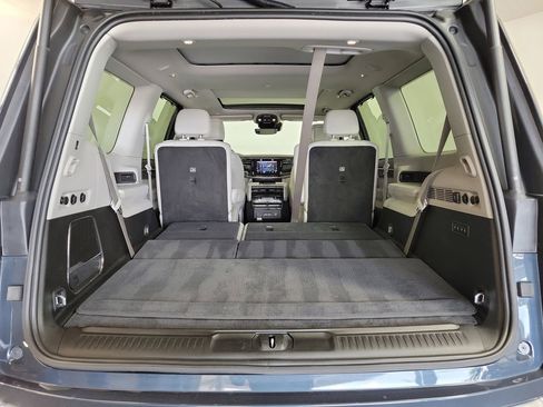 Used 2024 Jeep Wagoneer Series III w/ Premium Group I AWD/4WD image 27