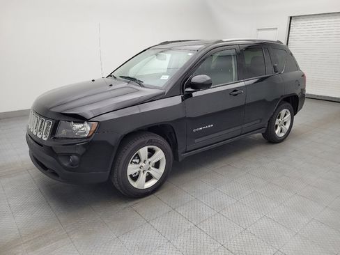 Used 2017 Jeep Compass Latitude AWD/4WD image 2