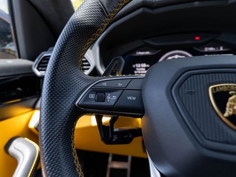 Used 2021 Lamborghini Urus AWD/4WD image 11
