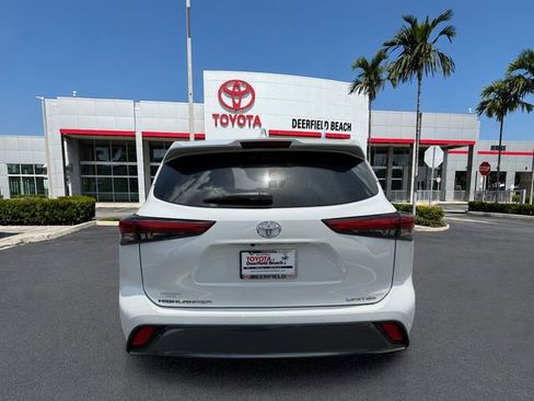 Used 2023 Toyota Highlander Limited FWD image 6