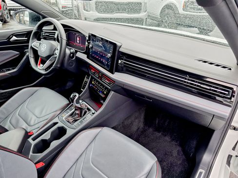 Used 2025 Volkswagen Jetta GLI Autobahn image 9
