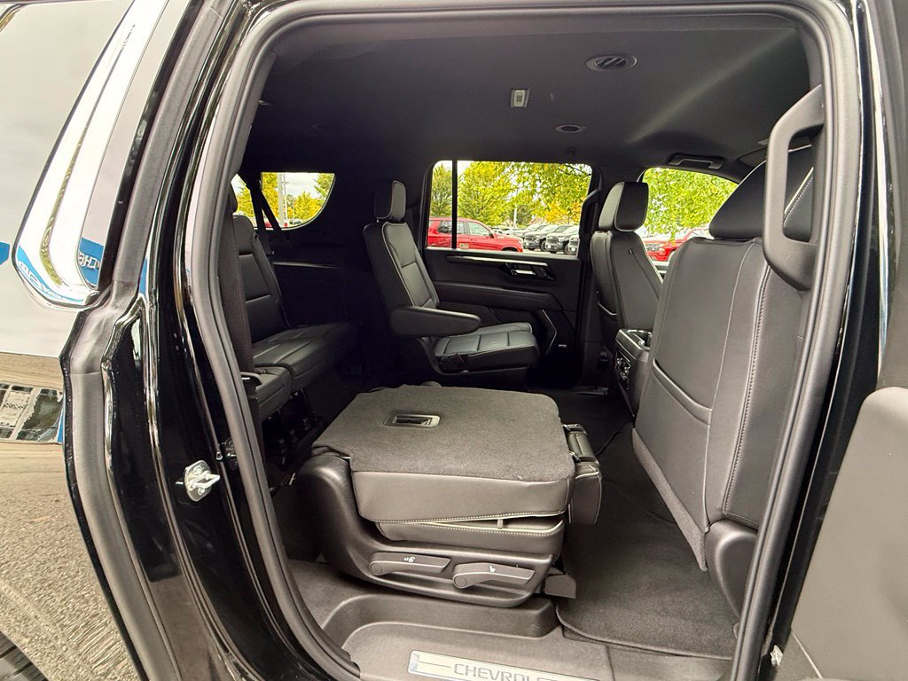 Used 2026 Chevrolet Suburban Premier AWD/4WD image 17