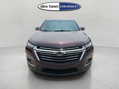 Used 2023 Chevrolet Traverse LT FWD image 2