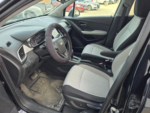 Used 2020 Chevrolet Trax LT FWD image 9