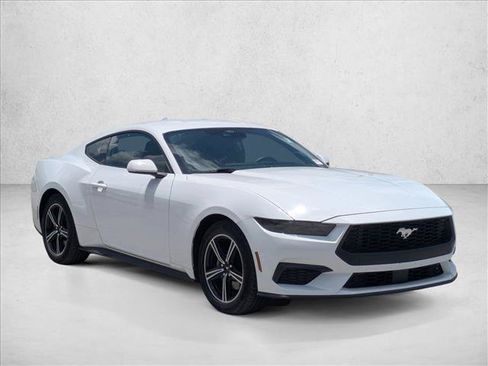 Used 2025 Ford Mustang Coupe RWD image 3