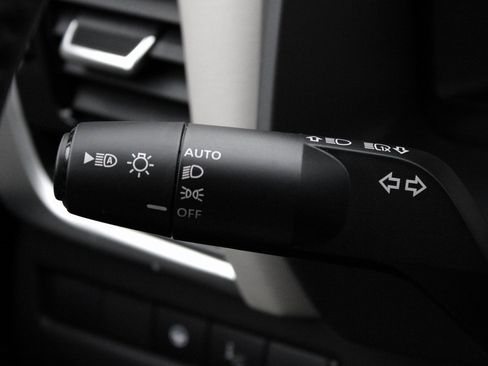 Certified 2025 Nissan Rogue SL w/ SL Premium Package image 36