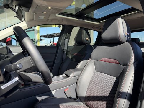 Used 2025 Nissan Kicks SR w/ SR Premium Package image 32