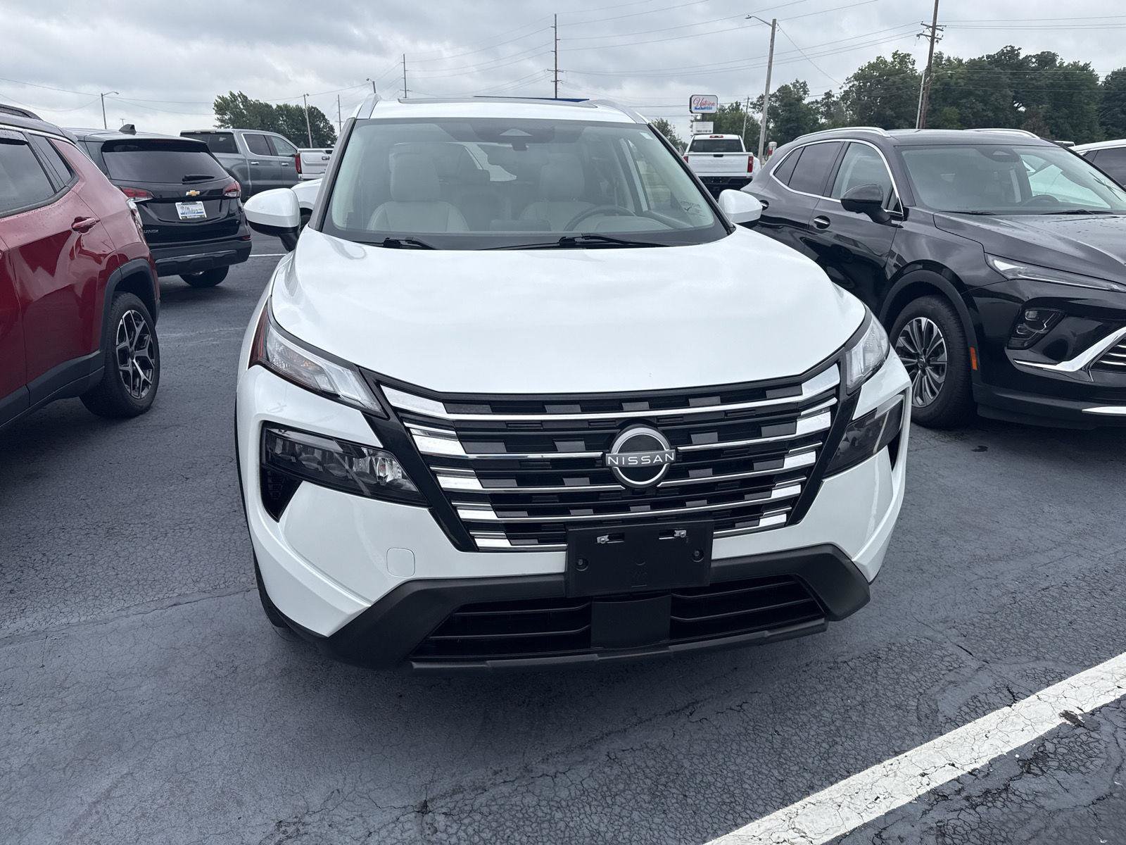 Used 2024 Nissan Rogue SV w/ SV Premium Package AWD/4WD image 6