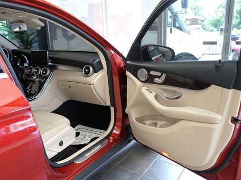 Used 2017 Mercedes-Benz GLC 300 4MATIC image 36