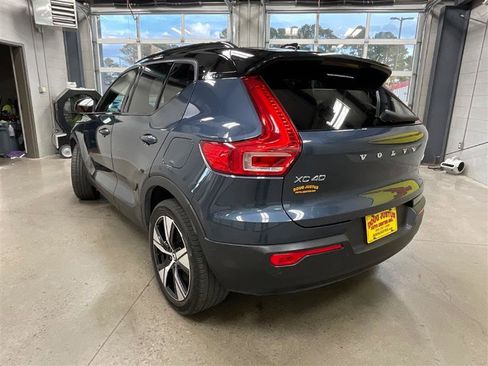 Used 2022 Volvo XC40 P8 Recharge Plus image 3