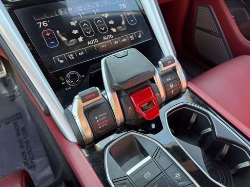 Used 2022 Lamborghini Urus AWD/4WD image 28