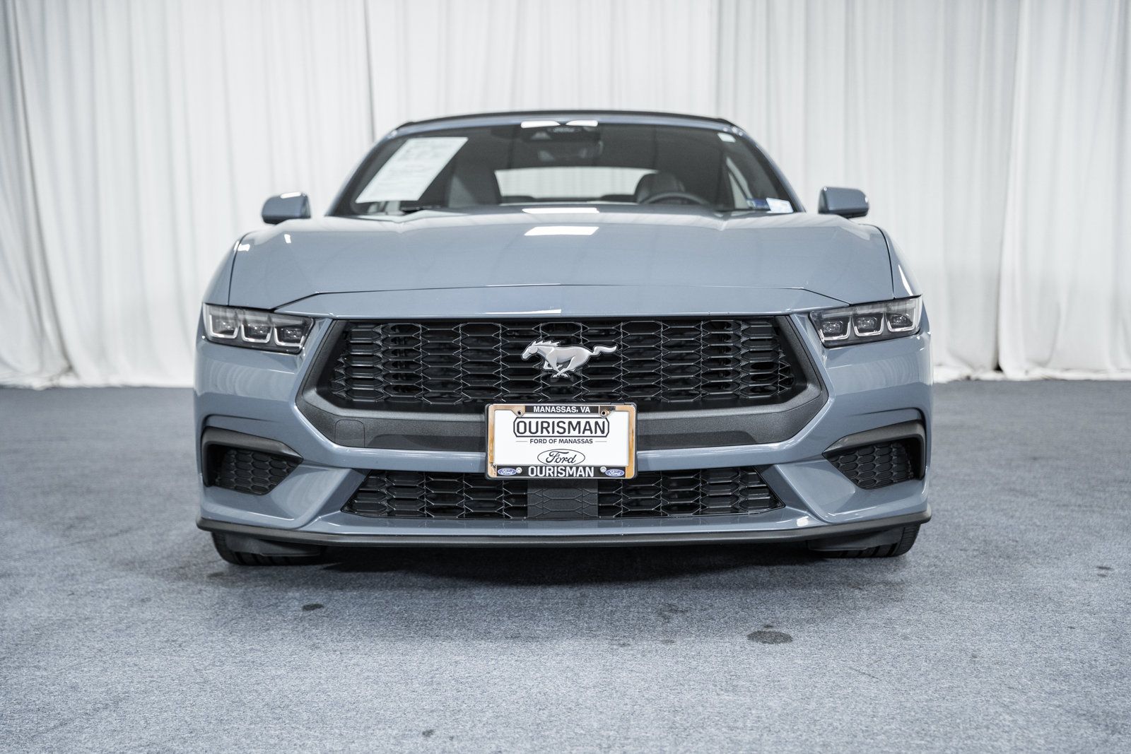 Used 2024 Ford Mustang Convertible RWD image 2