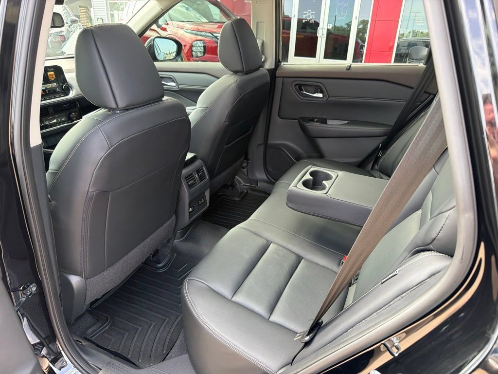 Used 2023 Nissan Rogue SL w/ SL Premium Package FWD image 16