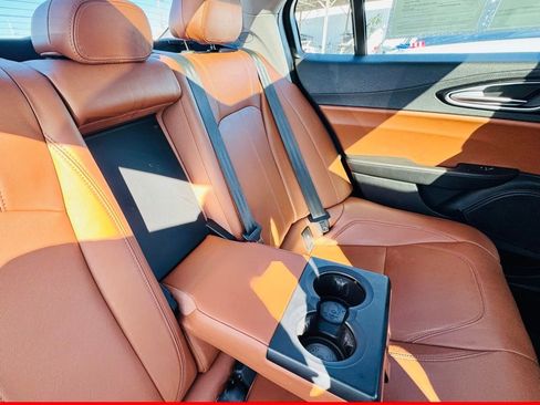 Used 2017 Alfa Romeo Giulia AWD image 16