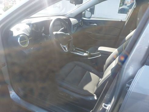 Used 2025 Chevrolet Trax ACTIV w/ Driver Confidence Package FWD image 8