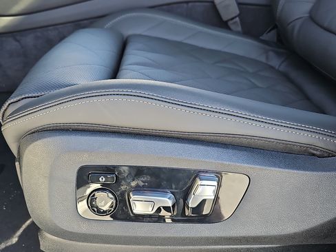 New 2026 BMW X5 M60i w/ Executive Package image 29