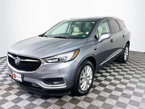 Used 2021 Buick Enclave Essence w/ Sound and Sites Package image 3