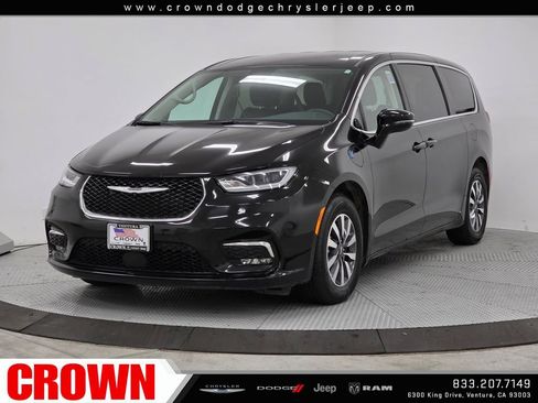 Used 2024 Chrysler Pacifica Limited FWD image 3