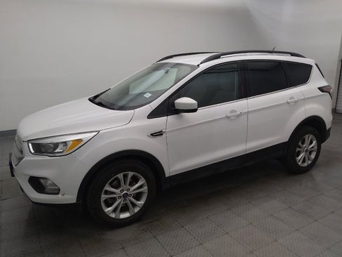 Used 2018 Ford Escape SE w/ SE Sync 3 Package FWD image 2