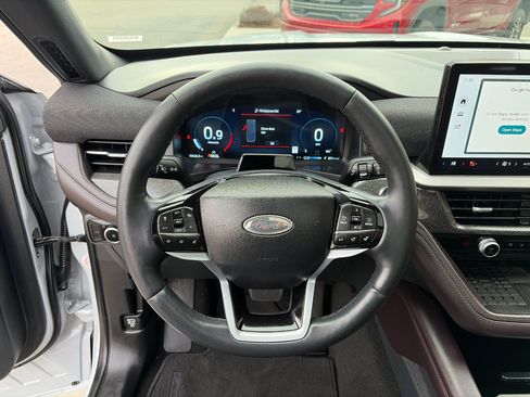 Used 2025 Ford Explorer Platinum w/ LUX Leather Package image 16