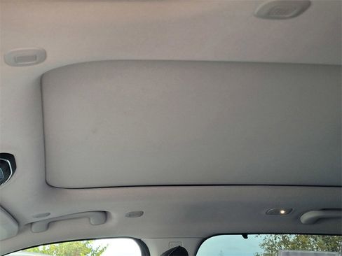 Used 2024 Jeep Grand Cherokee Limited w/ Luxury Tech Group II image 13