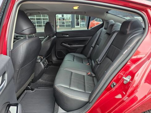 Used 2023 Nissan Altima 2.0 SR FWD image 13