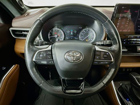 Used 2020 Toyota Highlander Platinum AWD/4WD image 11