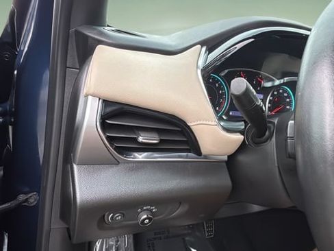Used 2022 Chevrolet Traverse LT w/ LT Premium Package FWD image 21