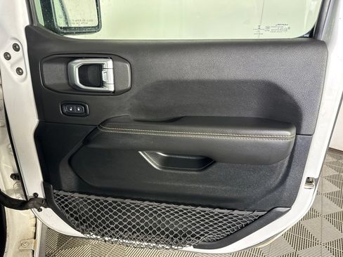 Certified 2021 Jeep Gladiator Overland AWD/4WD image 39
