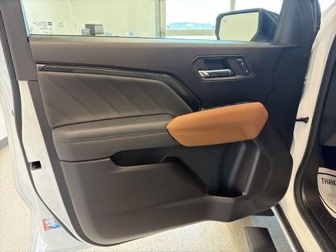 Used 2024 GMC Canyon AT4 w/ Canyon Safety Plus Package AWD/4WD image 27