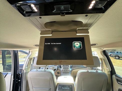Used 2017 Chevrolet Suburban Premier image 32
