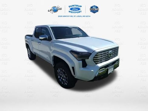 Used 2025 Toyota Tacoma Limited AWD/4WD image 21