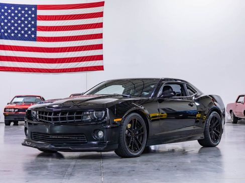 Used 2010 Chevrolet Camaro SS w/ RS Package RWD image 3