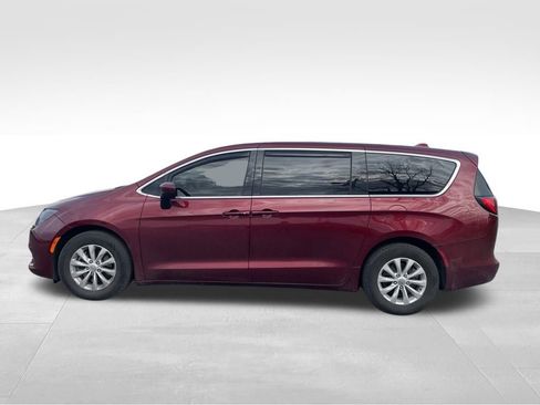 Used 2017 Chrysler Pacifica Touring w/ Tire & Wheel Group image 2