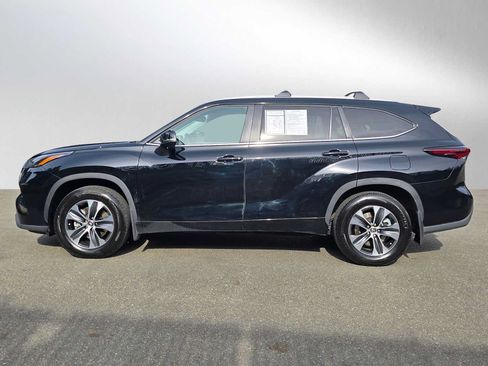 Used 2024 Toyota Highlander XLE AWD/4WD image 6