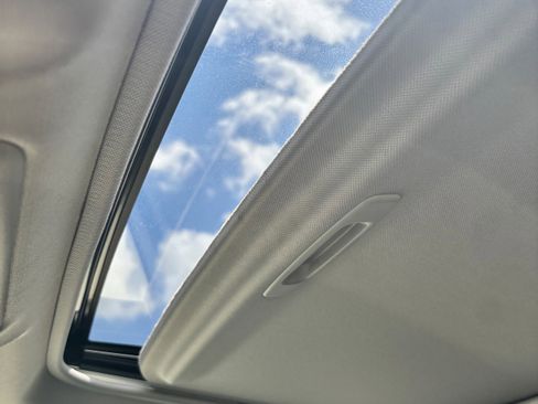 Used 2020 Toyota RAV4 Limited image 18