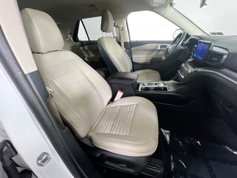 Used 2020 Ford Explorer XLT w/ Comfort Package AWD/4WD image 28