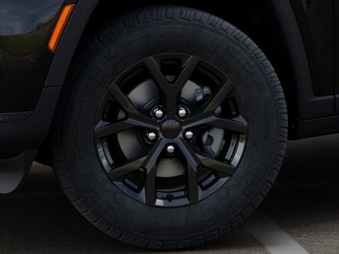 New 2025 Jeep Grand Cherokee L Altitude image 8