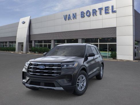 Used 2026 Ford Explorer Active AWD/4WD image 2