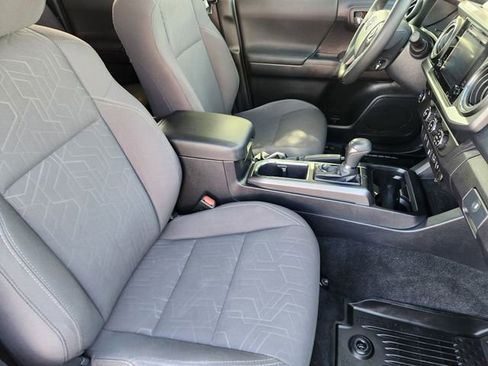 Used 2019 Toyota Tacoma TRD Sport image 14