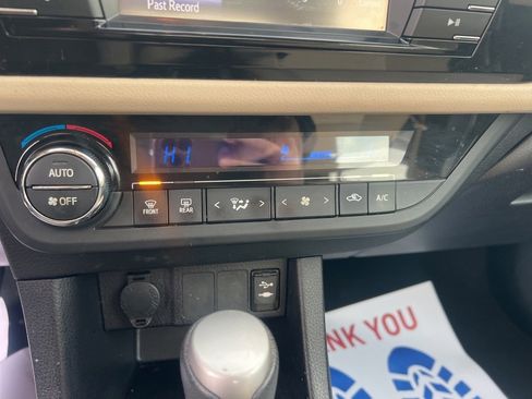 Used 2015 Toyota Corolla LE image 9