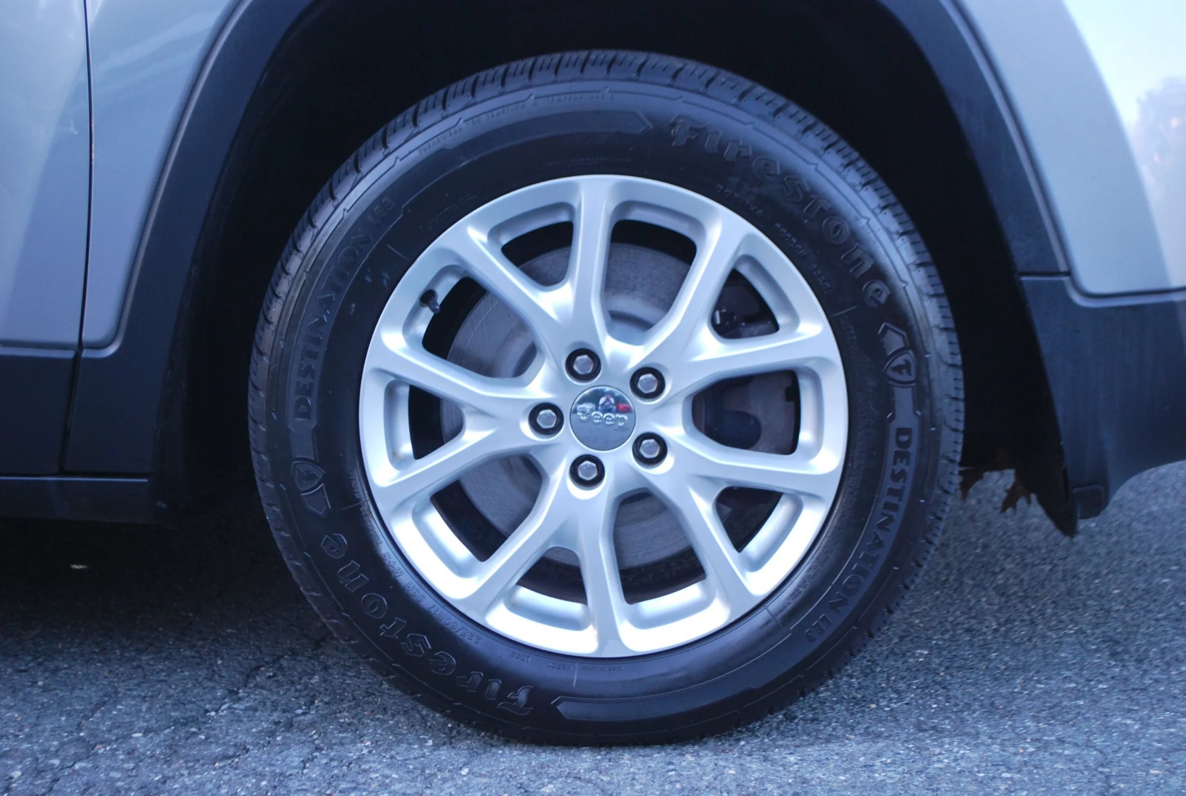 Used 2016 Jeep Cherokee Latitude w/ Cold Weather Group AWD/4WD image 26