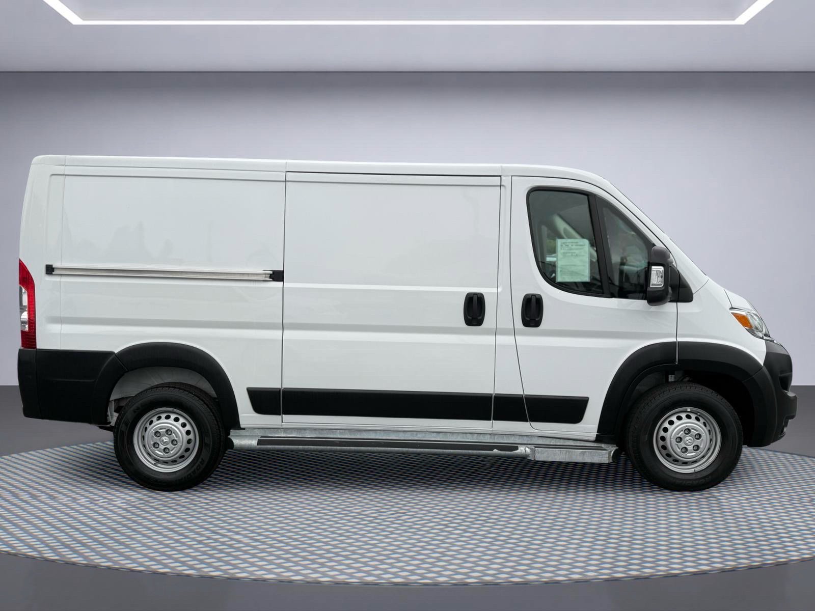 Used 2025 RAM ProMaster 2500 w/ U-Haul Equipment Group FWD image 9