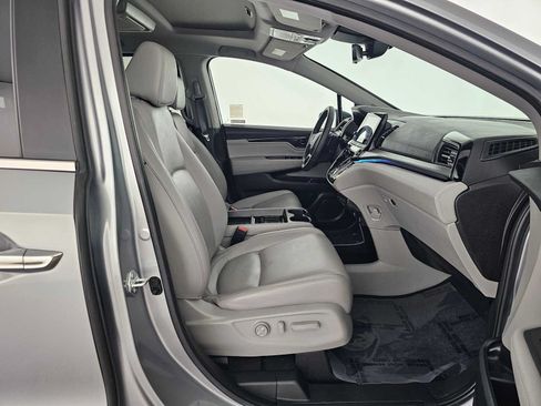 Used 2023 Honda Odyssey Touring image 10