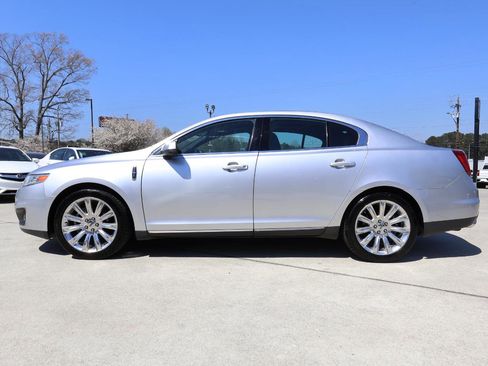 Used 2010 Lincoln MKS image 3