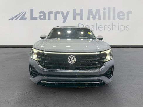 Used 2024 Volkswagen Atlas Cross Sport SEL Premium R-Line image 8