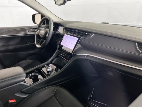 Used 2023 Jeep Grand Cherokee Limited w/ Black Appearance Package image 28