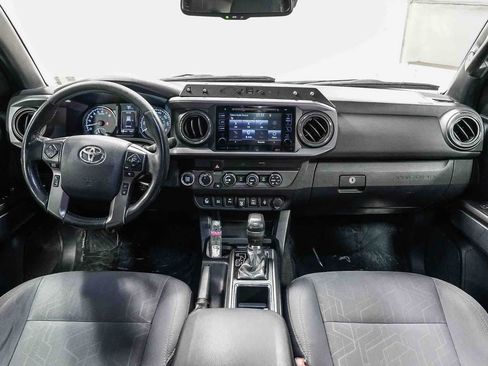 Used 2019 Toyota Tacoma TRD Off-Road w/ Technology Package AWD/4WD image 12
